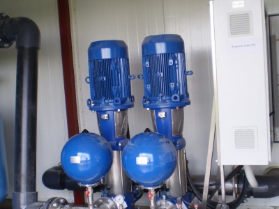 Zestaw pompowy dla instalacji hydrantowej sterowanie przetwornicą częstotliwości