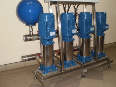 Zestaw z czterema pompami firmy PENTAX