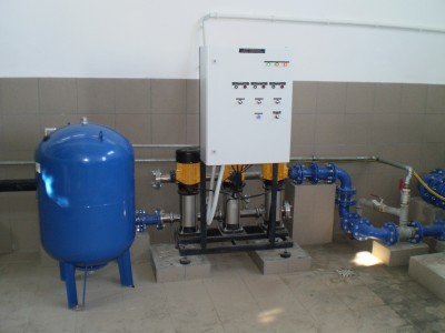 Zestaw pompowy dla instalacji wody socjalnej sterowany kaskadowo